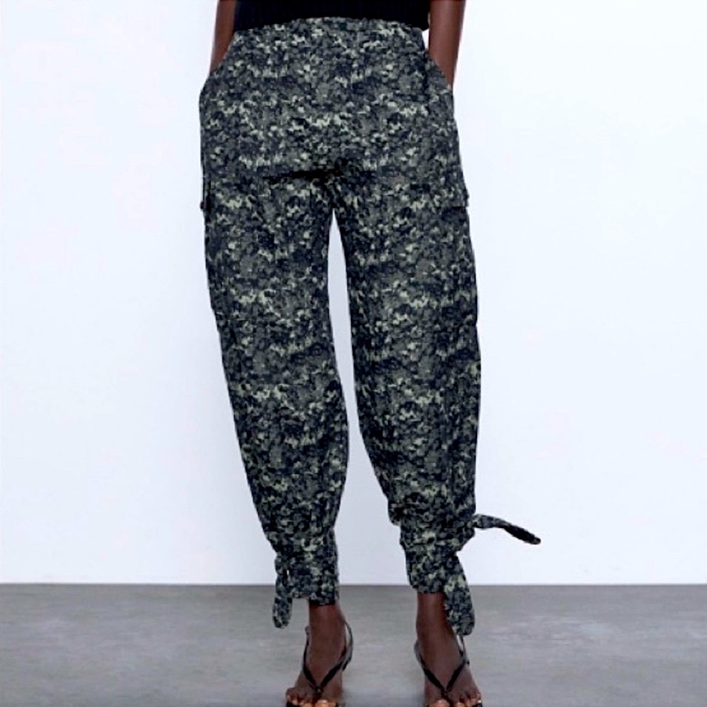 Zara Camouflage Women's cargo Pants